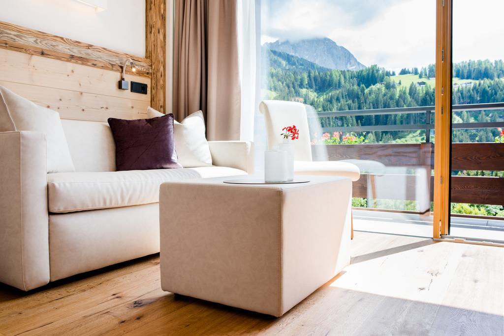 Vitalhotel Dosses Santa Cristina Val Gardena Bagian luar foto