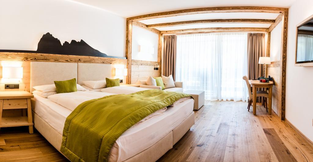 Vitalhotel Dosses Santa Cristina Val Gardena Bagian luar foto